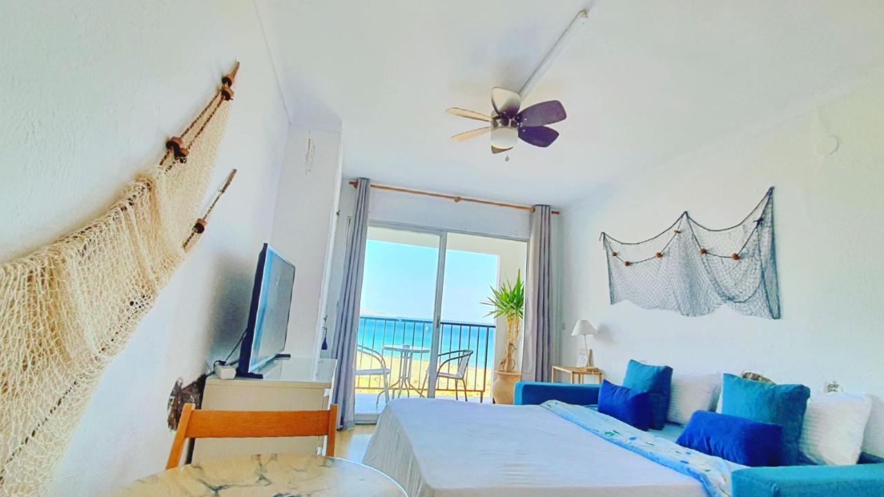 Cozy Beach-Front Studio With Amazing Sea View Эмпуриабрава Экстерьер фото